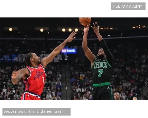 杰伦布朗主动请缨防守小卡马祖拉称赞其斗志与硬气